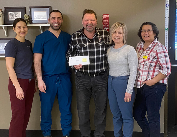 Darryl Fuz makes donation to Russell Health Centre staff